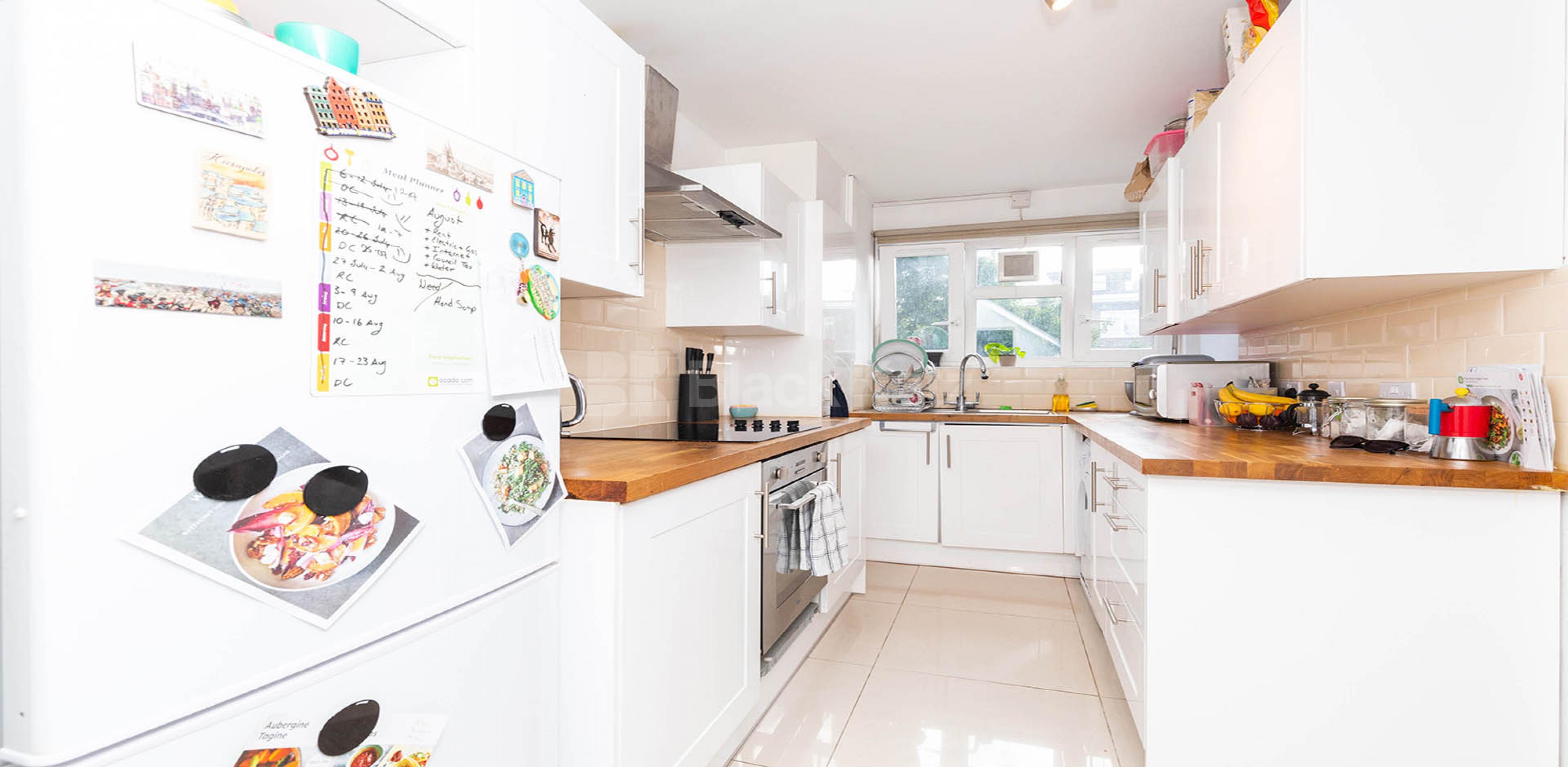 			PERFECT FOR 3 SHARERS!, 3 Bedroom, 1 bath, 1 reception Flat			 Cavendish Street, ANGEL N1 N1